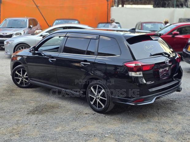 Toyota Corolla Fielder 1.5 Hybrid FWD 2019 Black
