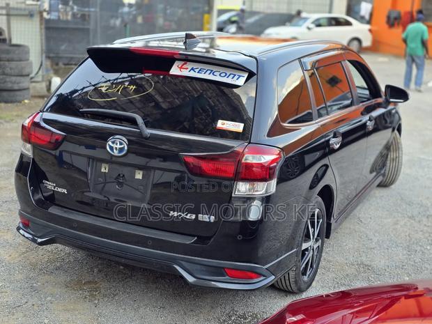 Toyota Corolla Fielder 1.5 Hybrid FWD 2019 Black