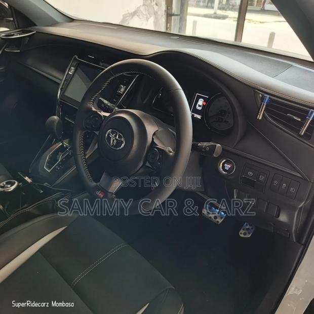 Toyota Harrier 2.0 Turbo 2018 White
