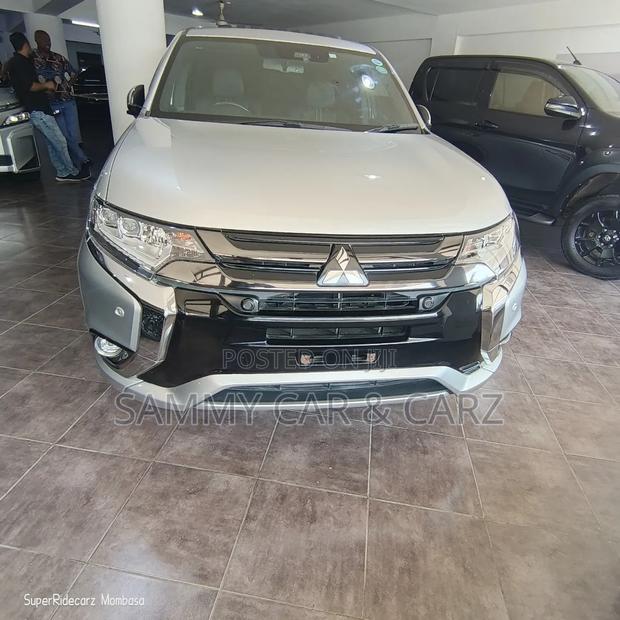 Mitsubishi Outlander 2018 Silver