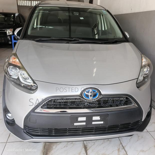 Toyota Sienta 1.5 Hybrid FWD (6-seater) 2018 Silver
