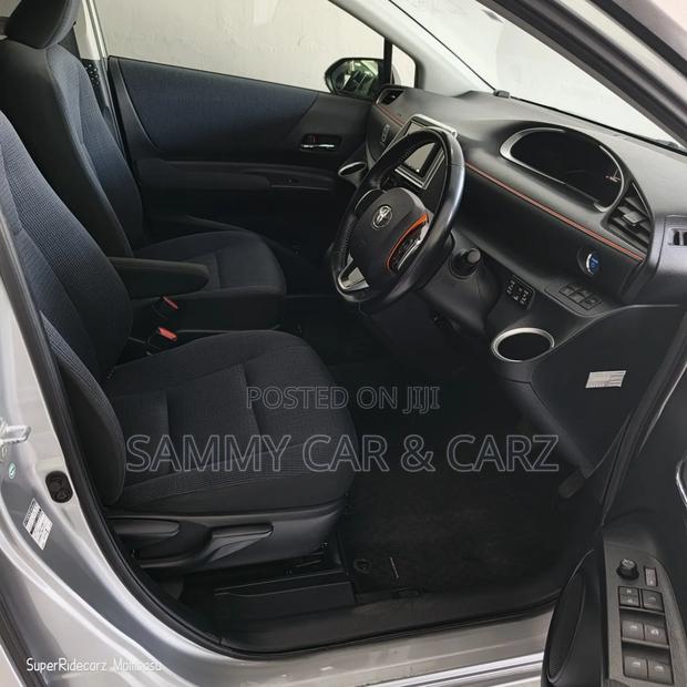Toyota Sienta 1.5 Hybrid FWD (6-seater) 2018 Silver
