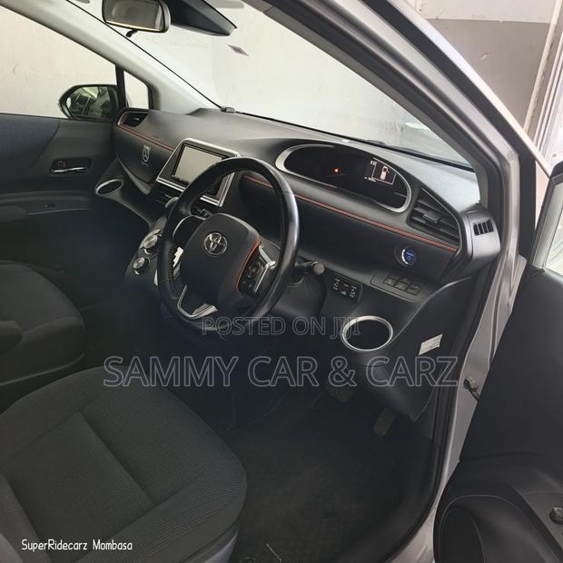 Toyota Sienta 1.5 Hybrid FWD (6-seater) 2018 Silver