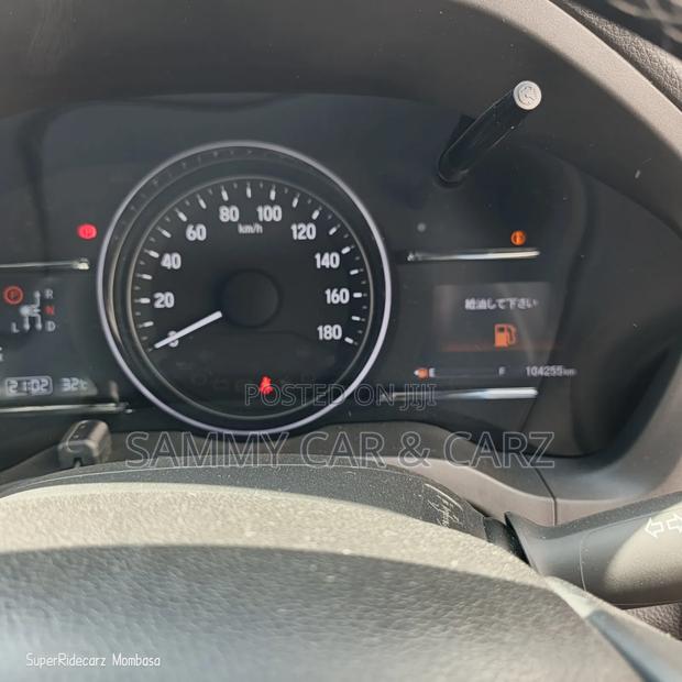 Honda Vezel 1.5 Hybrid 2WD 2018 Red