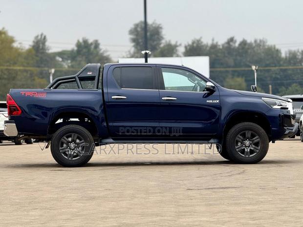 Toyota Hilux 2020 Blue