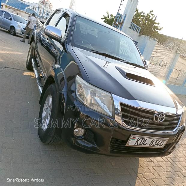 Toyota Hilux 2015 Black