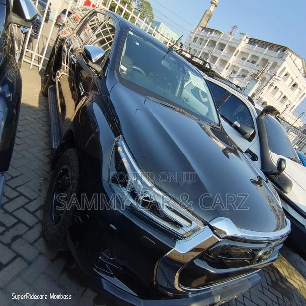 Toyota Hilux 2020 Black