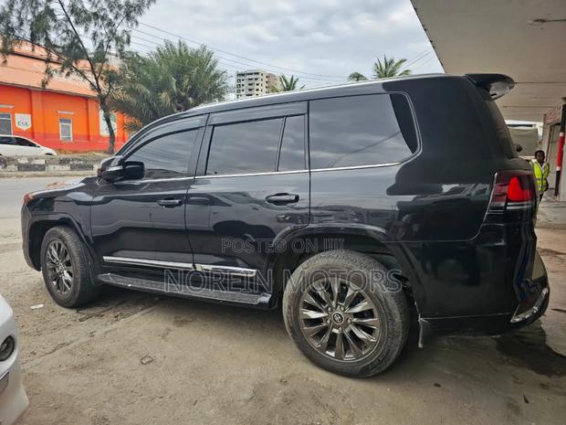 Toyota Land Cruiser 2024 Matt Black