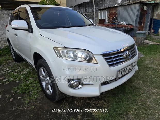 Toyota Vanguard 2014 White