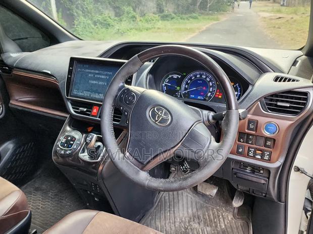 Toyota Esquire 2017 White