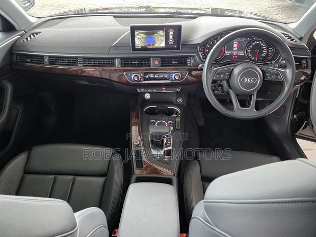 Audi A4 2.0T ultra Premium FWD 2018 Black