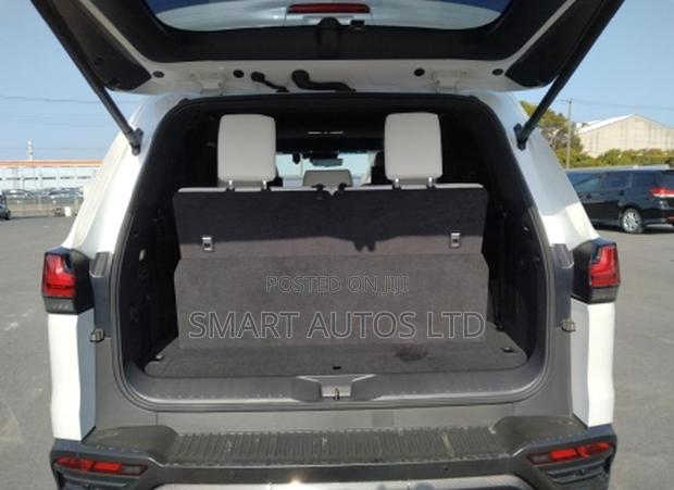 Lexus LX 2022 Pearl