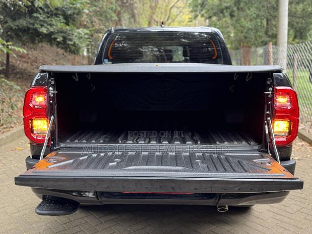 Toyota Hilux 2020 Black