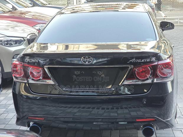 Toyota Crown 2018 Black