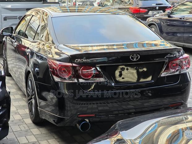 Toyota Crown 2018 Black
