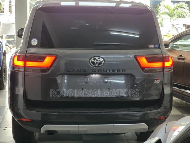 Toyota Land Cruiser 3.3 Diesel 4WD 2022 Gray