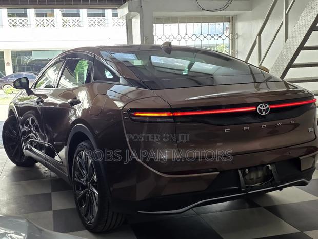 Toyota Crown Platinum 2023 Brown