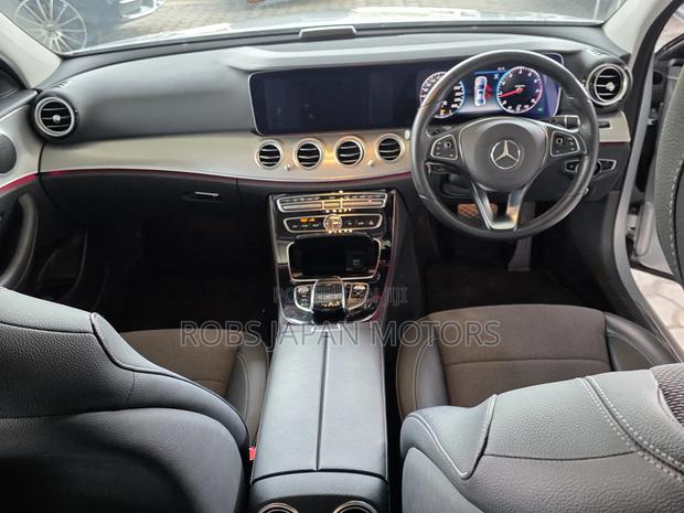Mercedes-Benz E200 2018 Ivory