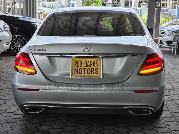 Mercedes-Benz E200 2018 Ivory