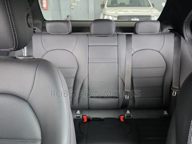 Mercedes-Benz C200 2018 Ivory