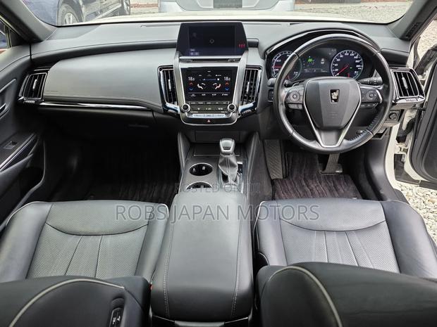 Toyota Crown 2019 Pearl