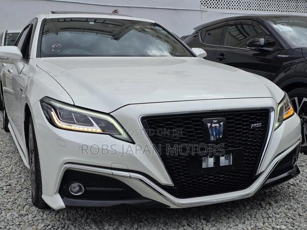 Toyota Crown 2019 Pearl