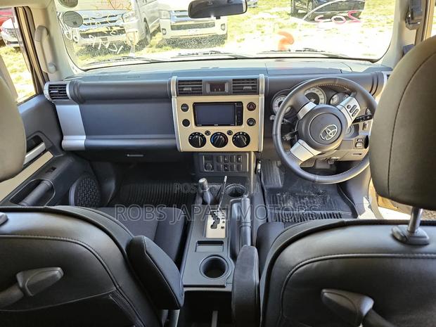 Toyota FJ Cruiser 2018 Beige