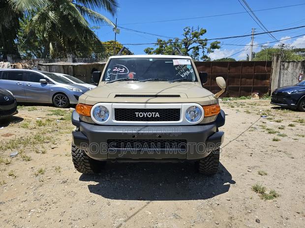 Toyota FJ Cruiser 2018 Beige