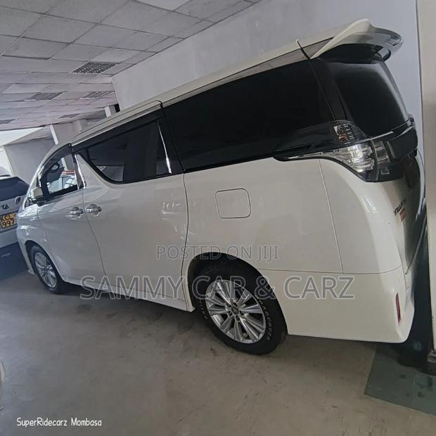 Toyota Vellfire 2016 White