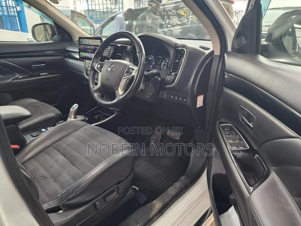 Mitsubishi Outlander 2019 White