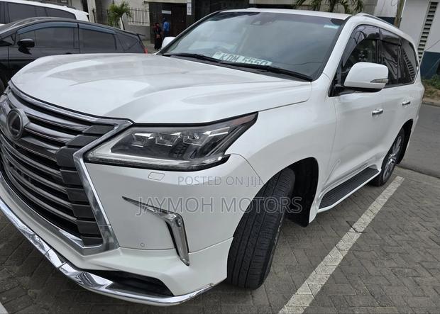 Lexus LX 2017 White