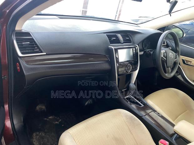 Toyota Premio 2018 Red