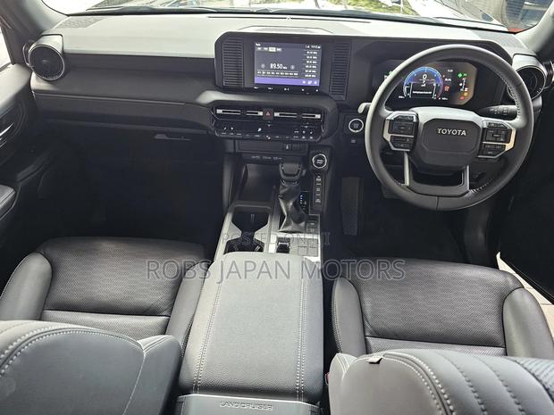 Toyota Land Cruiser Prado 2.7 2024 Black