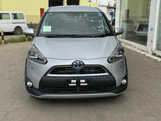 Toyota Sienta 1.5 Hybrid FWD (6-seater) 2018 Silver