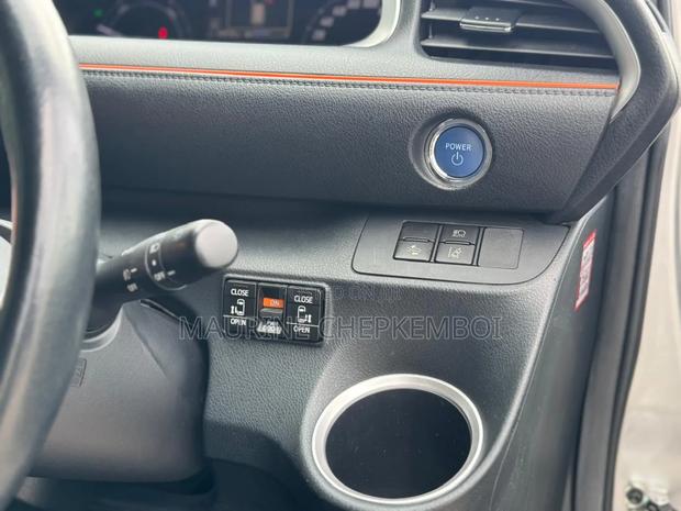 Toyota Sienta 1.5 Hybrid FWD (6-seater) 2018 Silver
