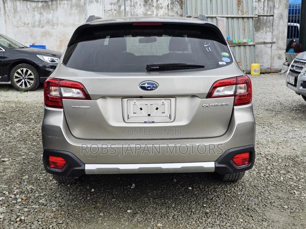 Subaru Outback 2.5i Premium AWD 2017 Gold