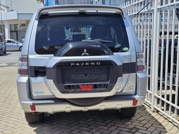 Mitsubishi Pajero V80 3.2 DI-D 2018 Silver
