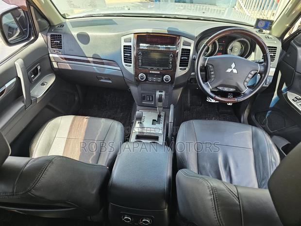 Mitsubishi Pajero V80 3.2 DI-D 2018 Silver