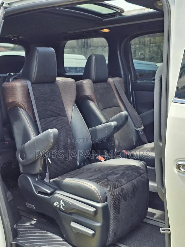 Toyota Alphard 2.5 Petrol FWD 2018 Pearl