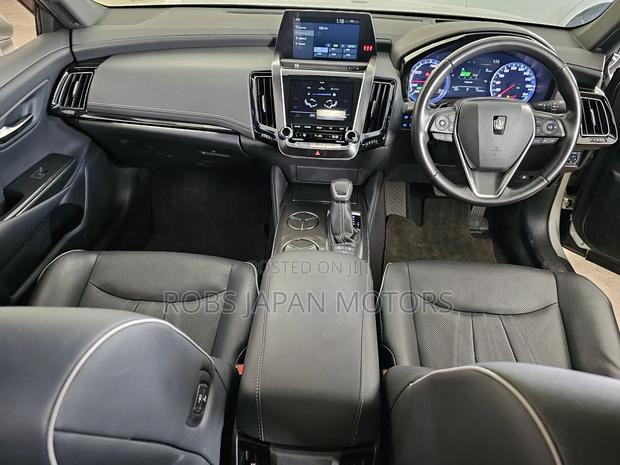 Toyota Crown 2019 Gray