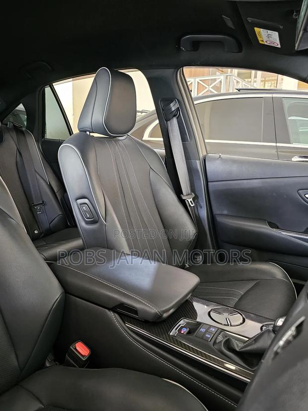 Toyota Crown 2019 Gray