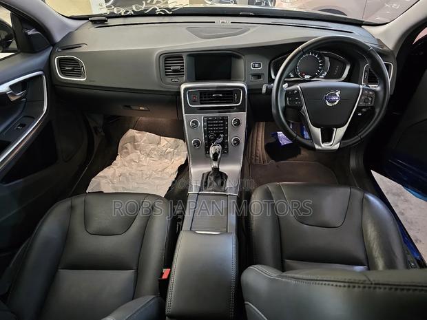 Volvo V60 T5 Dynamic AWD 2018 Black