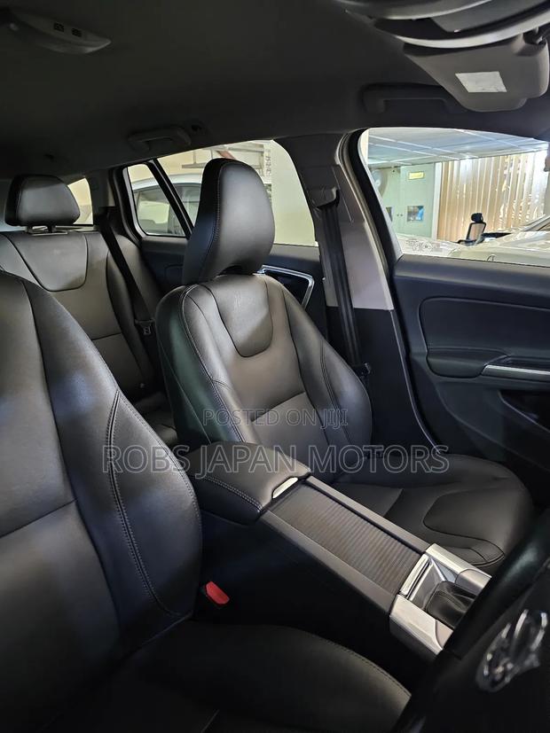 Volvo V60 T5 Dynamic AWD 2018 Black
