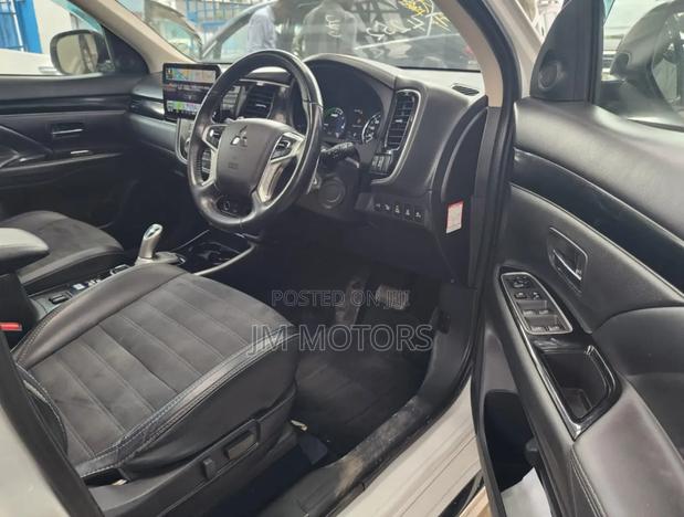 Mitsubishi Outlander 2019 Pearl