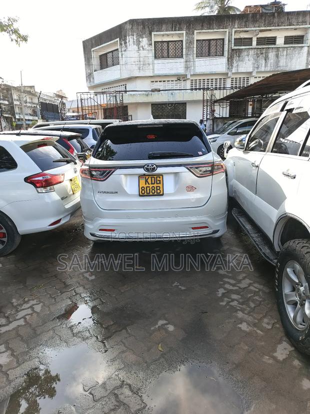 Toyota Harrier 2.0 2016 Pearl