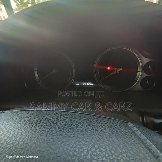Toyota Land Cruiser 4.6 V8 AX 2017 Gold