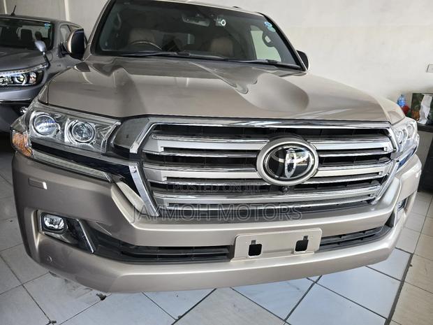 Toyota Land Cruiser 2018 Gold