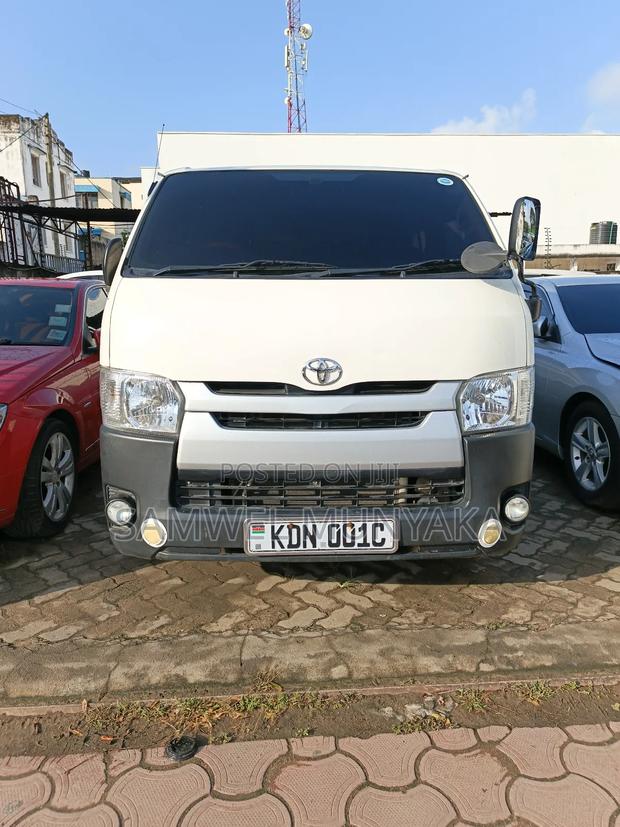 Toyota Lite-Ace 2016 Pink