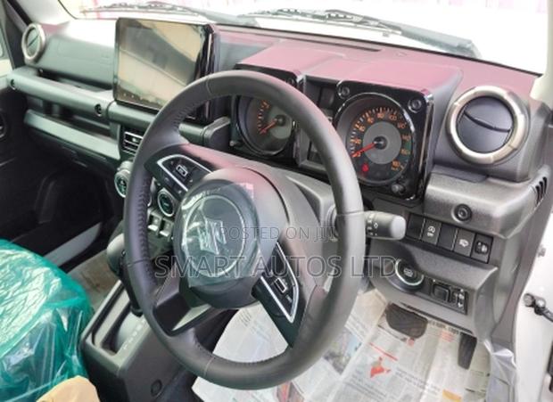 Suzuki Jimny 2024 White