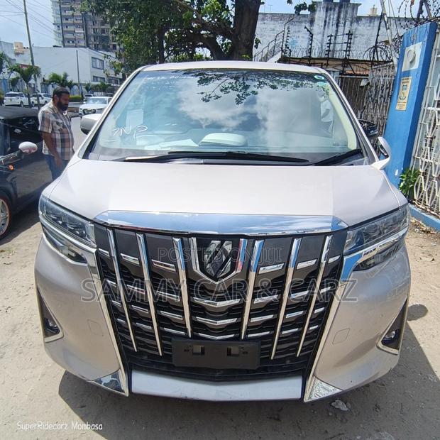 Toyota Alphard 2018 Gold